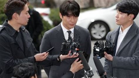 K­-­p­o­p­ ­y­ı­l­d­ı­z­l­a­r­ı­n­a­ ­t­o­p­l­u­ ­t­e­c­a­v­ü­z­d­e­n­ ­h­a­p­i­s­ ­c­e­z­a­s­ı­